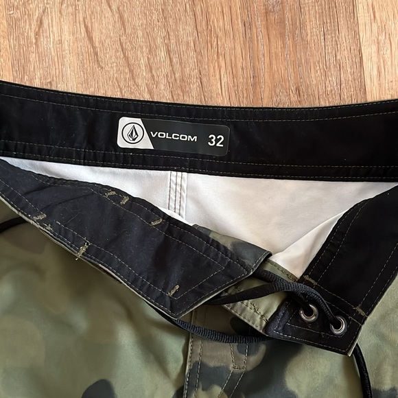 Volcom Trunks - Picture 2 of 3